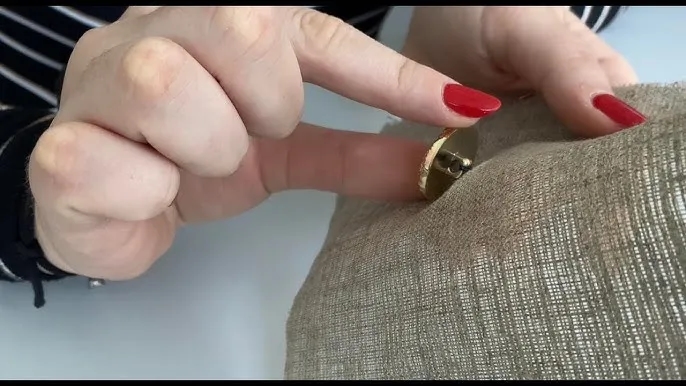 Jak naprawić guzik w kanapie - proste sposoby na skuteczną naprawę